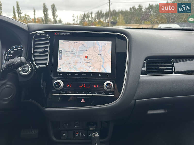 Внедорожник / Кроссовер Mitsubishi Outlander 2020 в Киеве