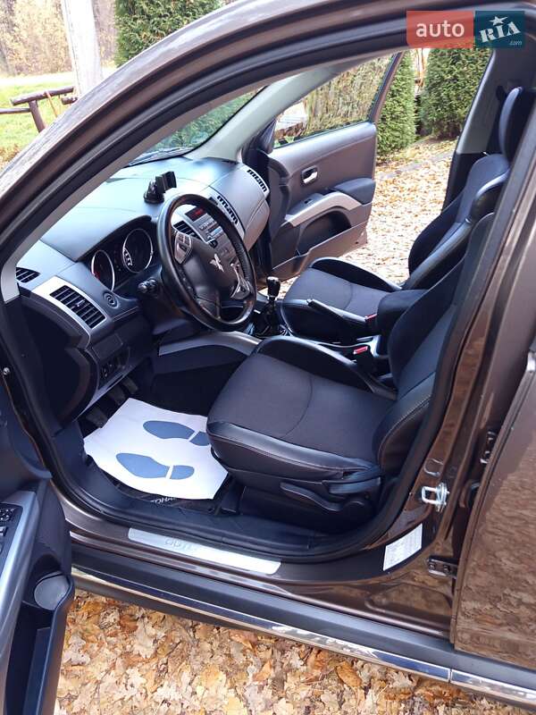 Внедорожник / Кроссовер Mitsubishi Outlander 2011 в Дрогобыче фото 58 Внедорожник / Кроссовер Mitsubishi Outlander 2011 в Дрогобыче