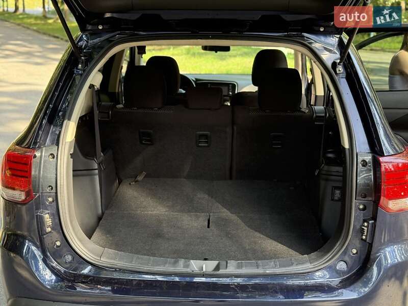 Внедорожник / Кроссовер Mitsubishi Outlander 2017 в Новояворовске фото 15 Внедорожник / Кроссовер Mitsubishi Outlander 2017 в Новояворовске