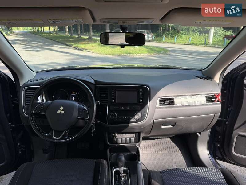 Внедорожник / Кроссовер Mitsubishi Outlander 2017 в Новояворовске фото 20 Внедорожник / Кроссовер Mitsubishi Outlander 2017 в Новояворовске