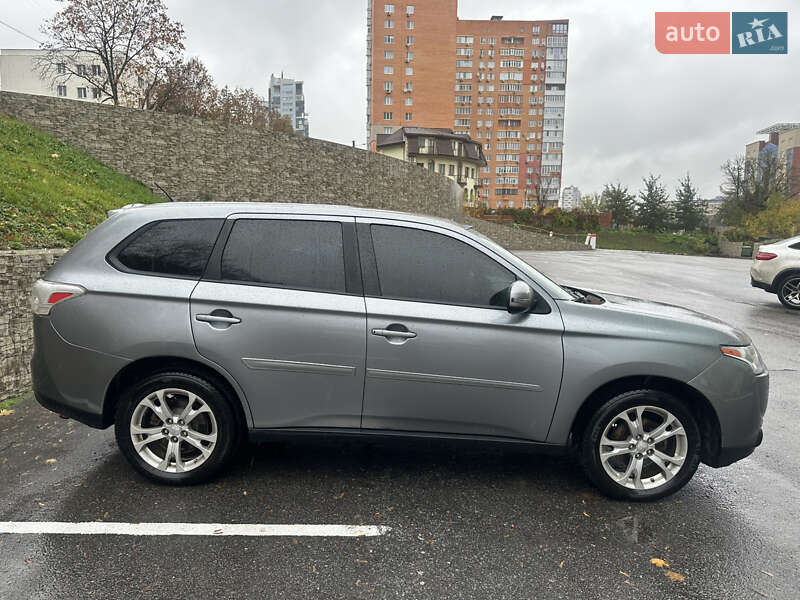 Позашляховик / Кросовер Mitsubishi Outlander 2014 в Харкові