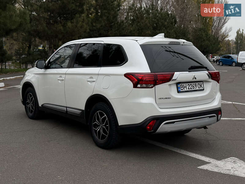 Внедорожник / Кроссовер Mitsubishi Outlander 2021 в Одессе фото 12 Внедорожник / Кроссовер Mitsubishi Outlander 2021 в Одессе