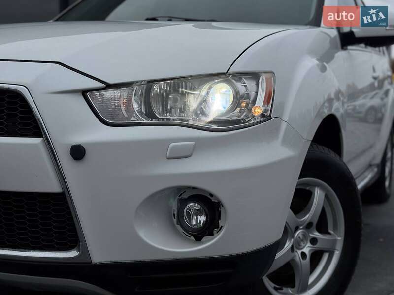 Позашляховик / Кросовер Mitsubishi Outlander 2010 в Рівному