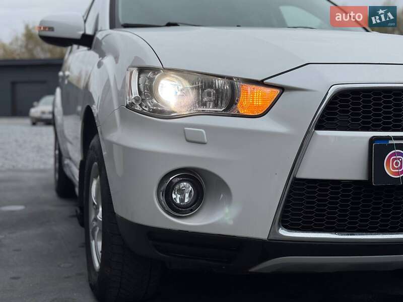 Позашляховик / Кросовер Mitsubishi Outlander 2010 в Рівному
