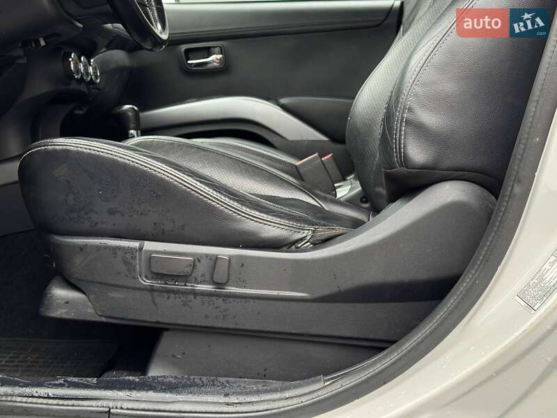 Позашляховик / Кросовер Mitsubishi Outlander 2010 в Рівному