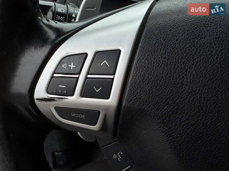 Позашляховик / Кросовер Mitsubishi Outlander 2010 в Рівному