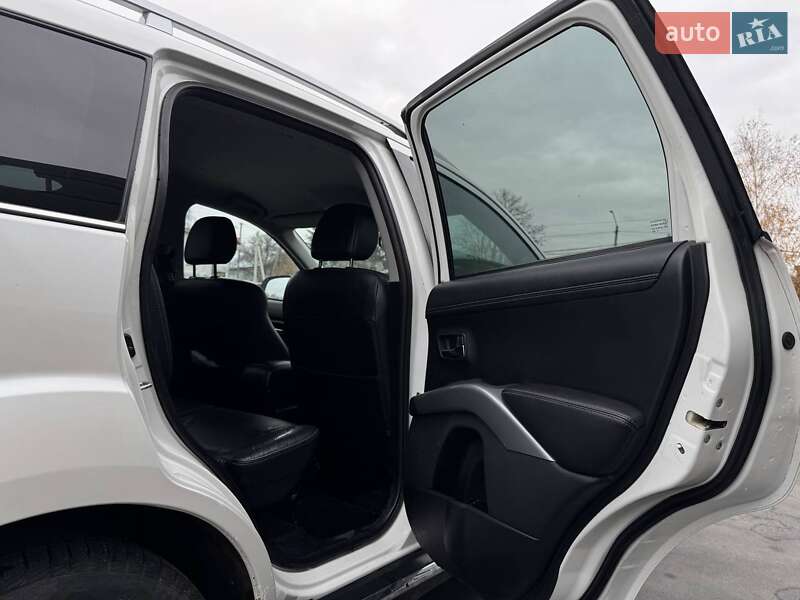 Позашляховик / Кросовер Mitsubishi Outlander 2010 в Рівному