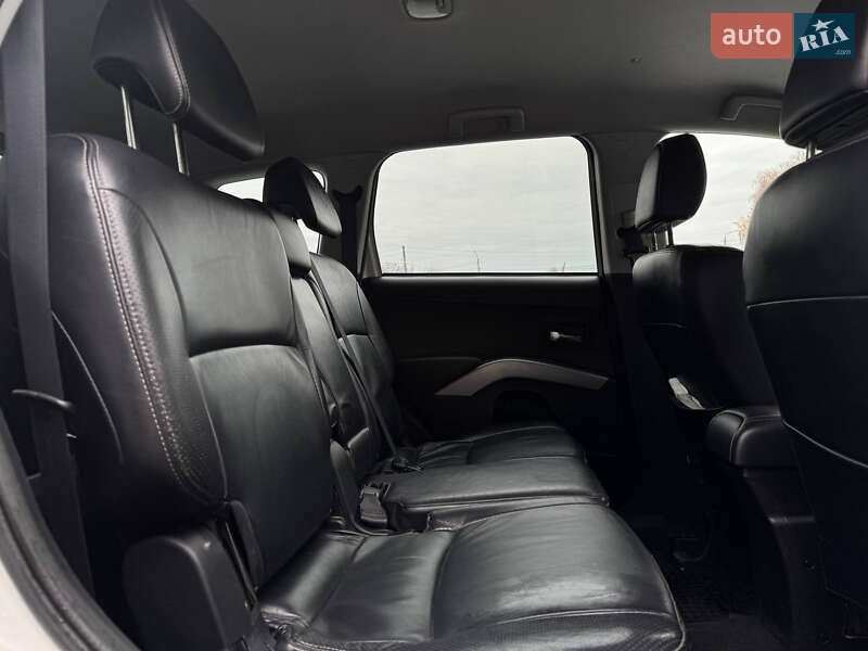 Позашляховик / Кросовер Mitsubishi Outlander 2010 в Рівному