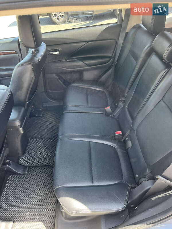 Внедорожник / Кроссовер Mitsubishi Outlander 2013 в Одессе