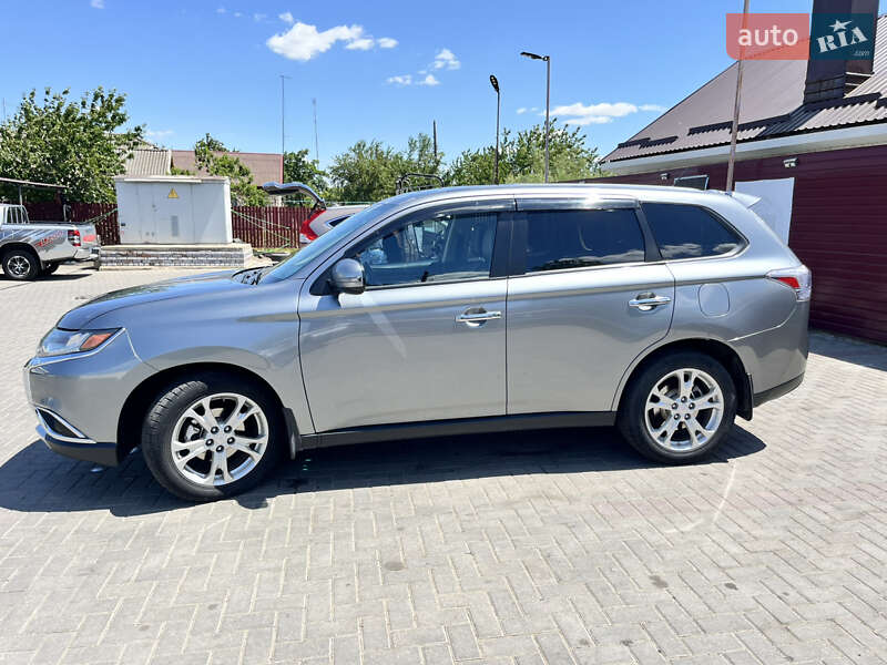 Внедорожник / Кроссовер Mitsubishi Outlander 2013 в Одессе