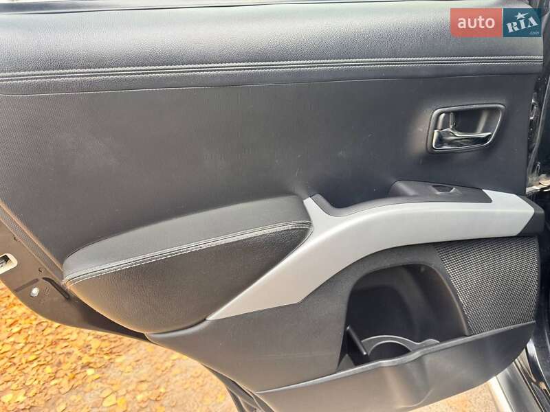 Позашляховик / Кросовер Mitsubishi Outlander 2011 в Охтирці