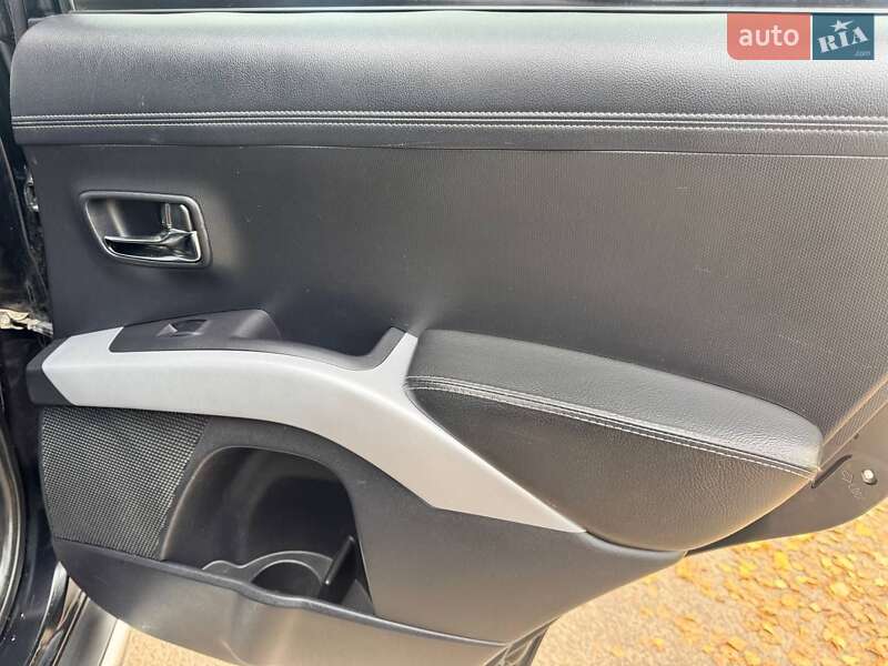 Позашляховик / Кросовер Mitsubishi Outlander 2011 в Охтирці