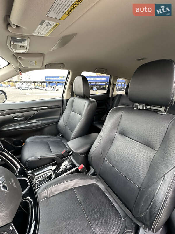 Внедорожник / Кроссовер Mitsubishi Outlander 2017 в Киеве фото 14 Внедорожник / Кроссовер Mitsubishi Outlander 2017 в Киеве