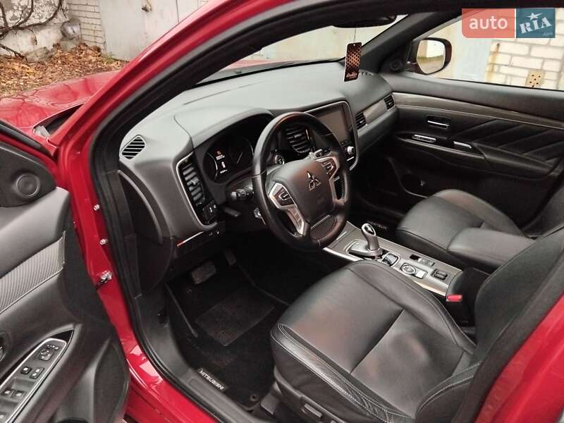 Внедорожник / Кроссовер Mitsubishi Outlander 2019 в Киеве