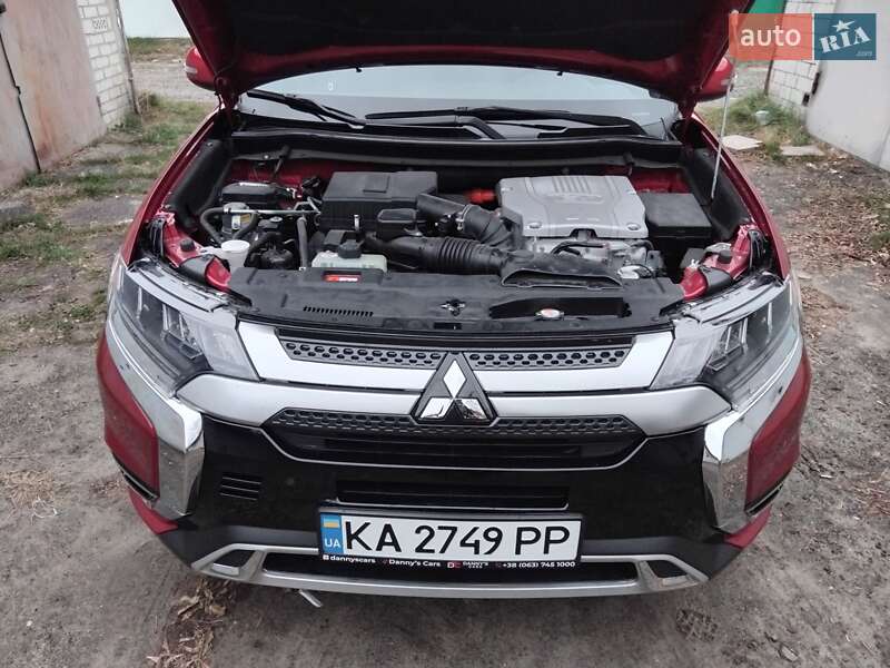 Внедорожник / Кроссовер Mitsubishi Outlander 2019 в Киеве