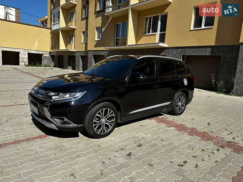Внедорожник / Кроссовер Mitsubishi Outlander 2015 в Черновцах