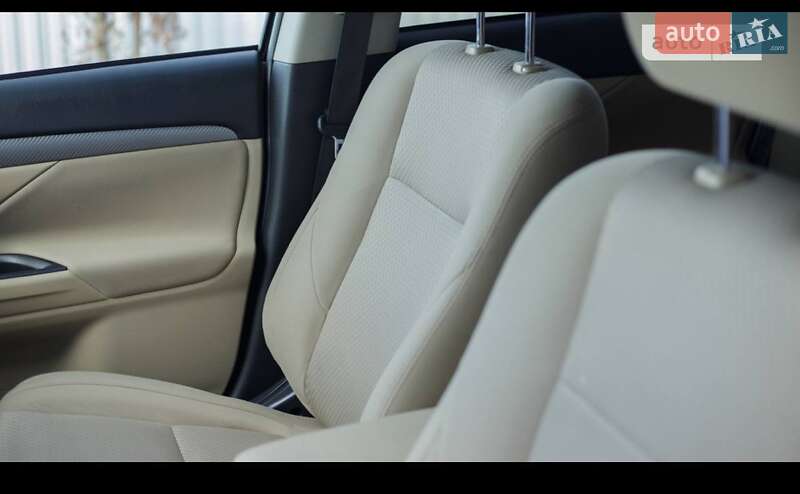 Внедорожник / Кроссовер Mitsubishi Outlander 2015 в Черновцах