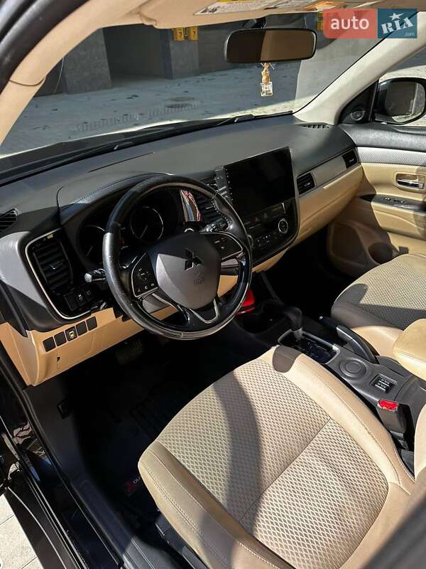 Внедорожник / Кроссовер Mitsubishi Outlander 2015 в Черновцах