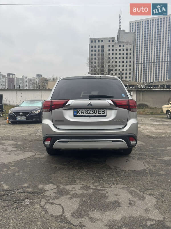 Внедорожник / Кроссовер Mitsubishi Outlander 2019 в Киеве