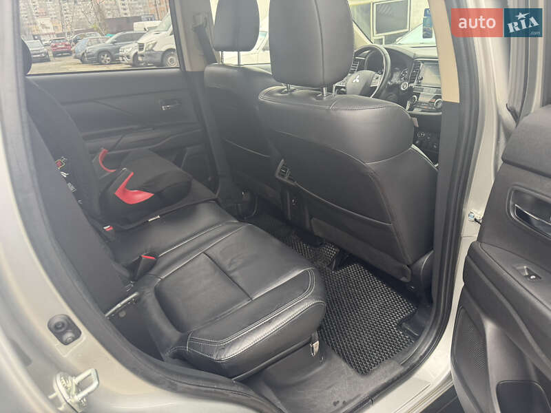 Внедорожник / Кроссовер Mitsubishi Outlander 2019 в Киеве