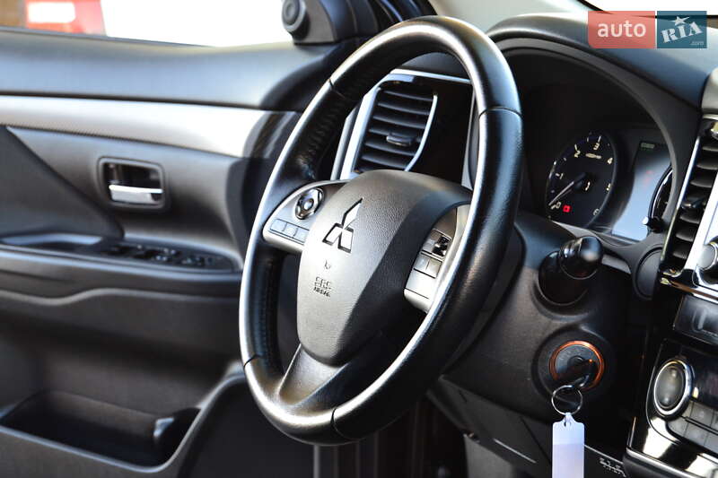 Внедорожник / Кроссовер Mitsubishi Outlander 2013 в Дрогобыче
