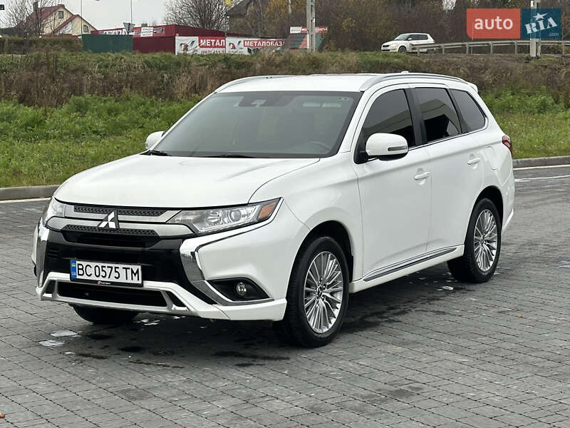 Внедорожник / Кроссовер Mitsubishi Outlander 2021 в Львове