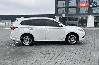 Внедорожник / Кроссовер Mitsubishi Outlander 2021 в Львове