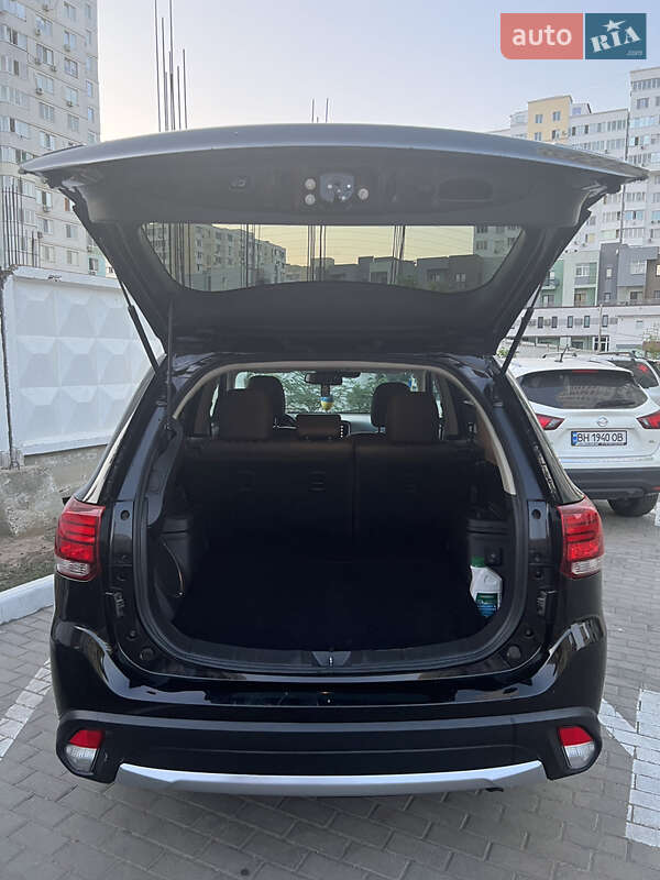 Внедорожник / Кроссовер Mitsubishi Outlander 2018 в Одессе