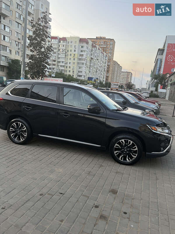 Внедорожник / Кроссовер Mitsubishi Outlander 2018 в Одессе