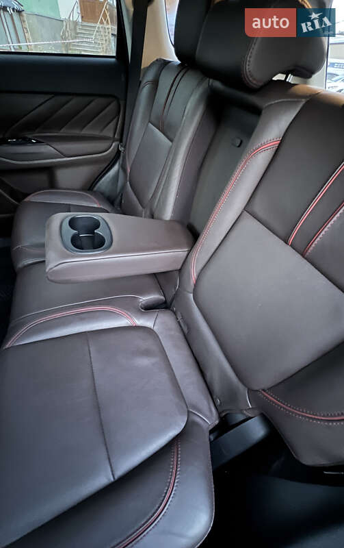 Внедорожник / Кроссовер Mitsubishi Outlander 2018 в Одессе