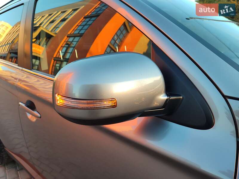 Внедорожник / Кроссовер Mitsubishi Outlander 2013 в Львове