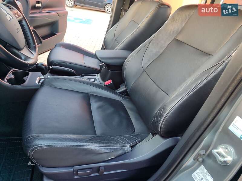 Внедорожник / Кроссовер Mitsubishi Outlander 2013 в Львове