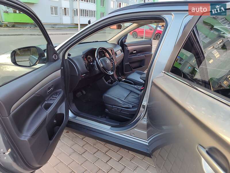 Внедорожник / Кроссовер Mitsubishi Outlander 2013 в Львове