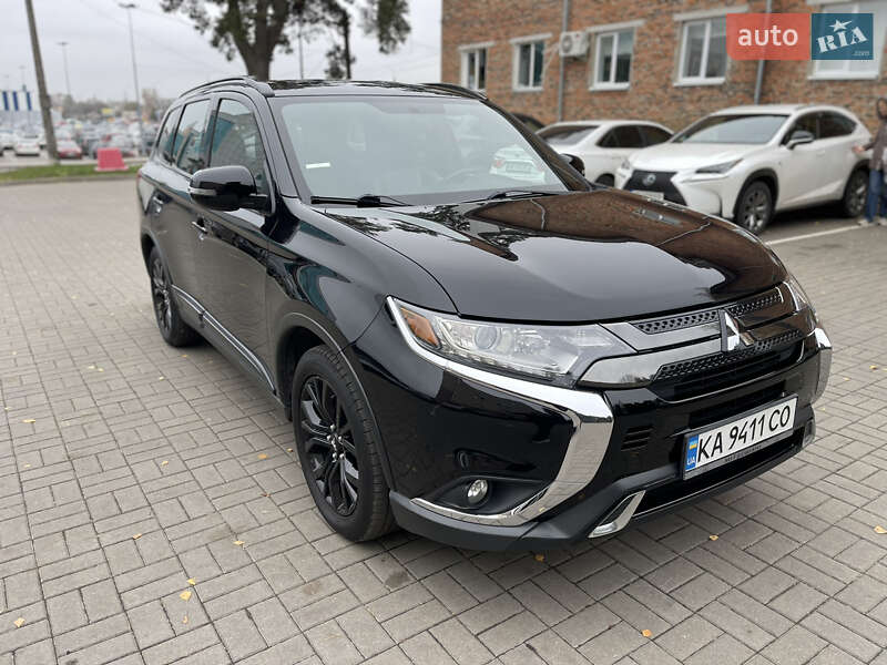 Позашляховик / Кросовер Mitsubishi Outlander 2018 в Чернігові