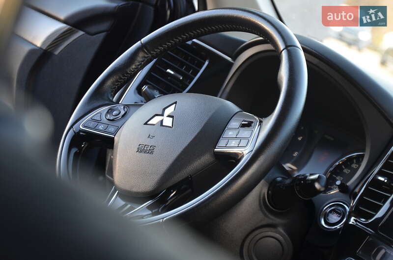 Позашляховик / Кросовер Mitsubishi Outlander 2013 в Дрогобичі фото 56 Позашляховик / Кросовер Mitsubishi Outlander 2013 в Дрогобичі