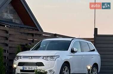 Внедорожник / Кроссовер Mitsubishi Outlander 2012 в Ровно