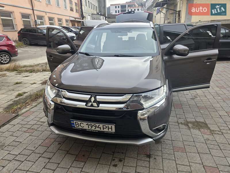 Позашляховик / Кросовер Mitsubishi Outlander 2016 в Львові