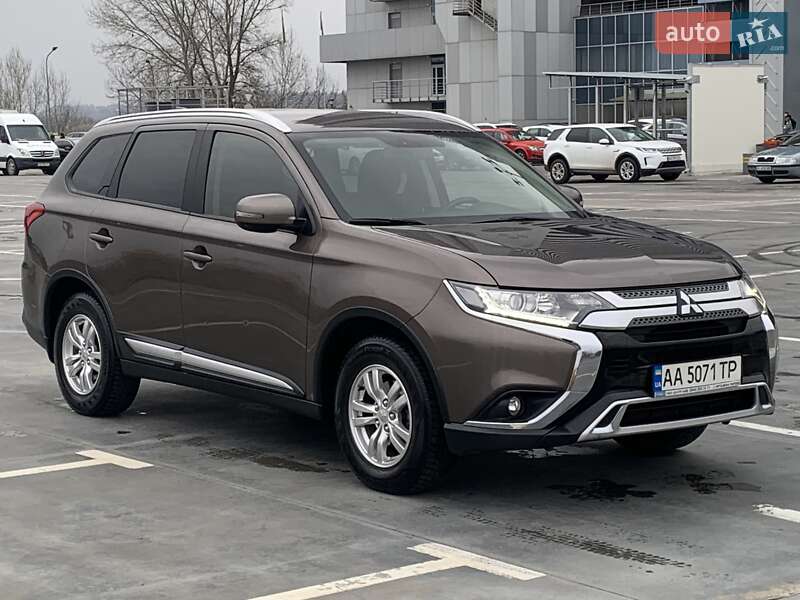 Внедорожник / Кроссовер Mitsubishi Outlander 2018 в Киеве фото 11 Внедорожник / Кроссовер Mitsubishi Outlander 2018 в Киеве