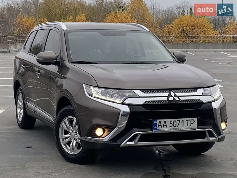 Внедорожник / Кроссовер Mitsubishi Outlander 2018 в Киеве фото 44 Внедорожник / Кроссовер Mitsubishi Outlander 2018 в Киеве