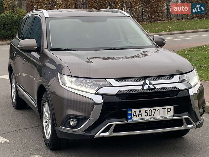 Внедорожник / Кроссовер Mitsubishi Outlander 2018 в Киеве фото 31 Внедорожник / Кроссовер Mitsubishi Outlander 2018 в Киеве