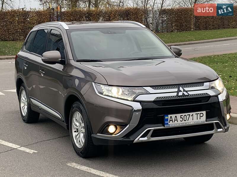 Внедорожник / Кроссовер Mitsubishi Outlander 2018 в Киеве фото 41 Внедорожник / Кроссовер Mitsubishi Outlander 2018 в Киеве