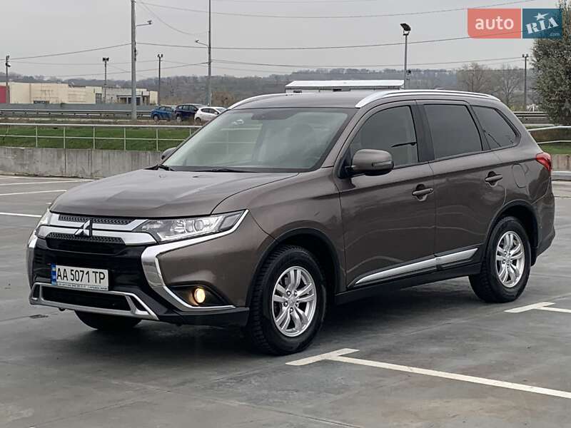 Внедорожник / Кроссовер Mitsubishi Outlander 2018 в Киеве фото 35 Внедорожник / Кроссовер Mitsubishi Outlander 2018 в Киеве