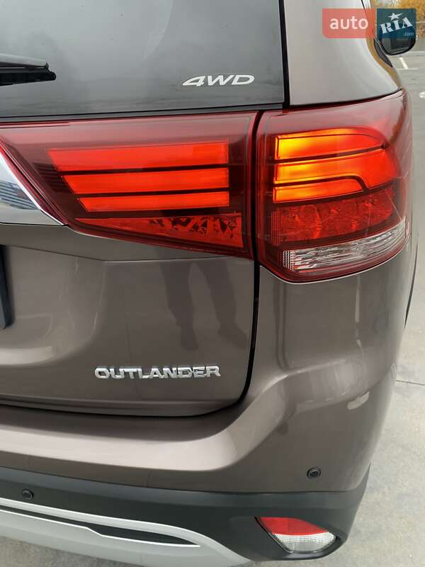 Внедорожник / Кроссовер Mitsubishi Outlander 2018 в Киеве фото 56 Внедорожник / Кроссовер Mitsubishi Outlander 2018 в Киеве