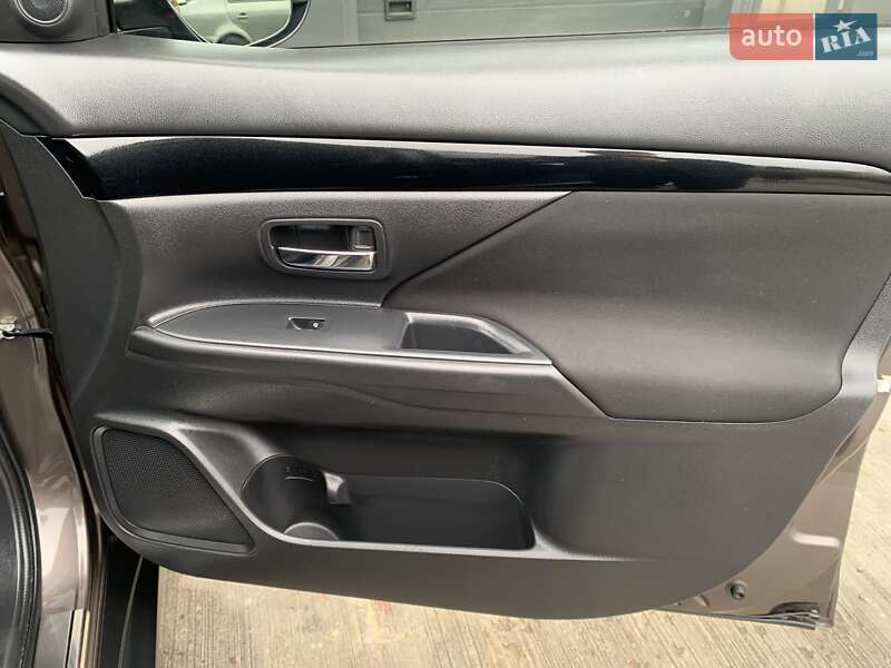 Внедорожник / Кроссовер Mitsubishi Outlander 2018 в Киеве фото 82 Внедорожник / Кроссовер Mitsubishi Outlander 2018 в Киеве