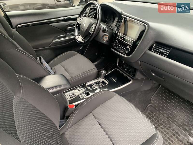 Внедорожник / Кроссовер Mitsubishi Outlander 2018 в Киеве фото 85 Внедорожник / Кроссовер Mitsubishi Outlander 2018 в Киеве