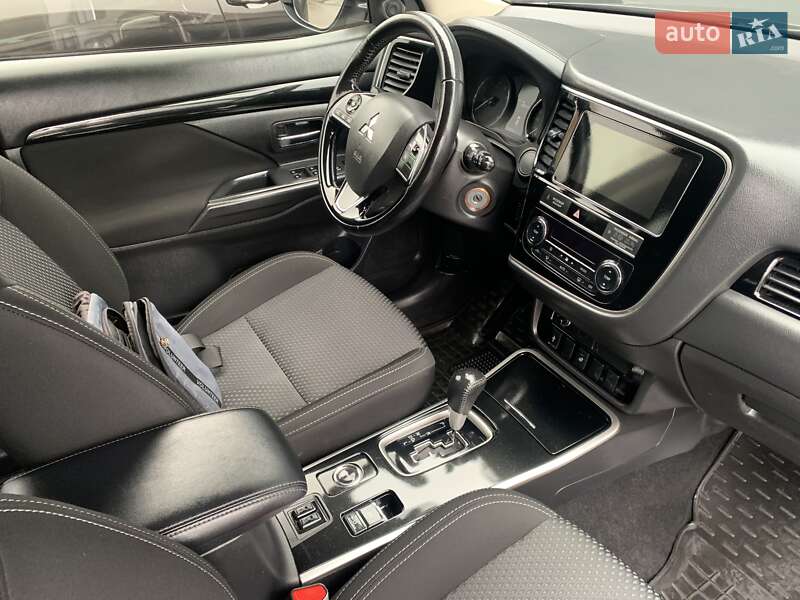 Внедорожник / Кроссовер Mitsubishi Outlander 2018 в Киеве фото 86 Внедорожник / Кроссовер Mitsubishi Outlander 2018 в Киеве