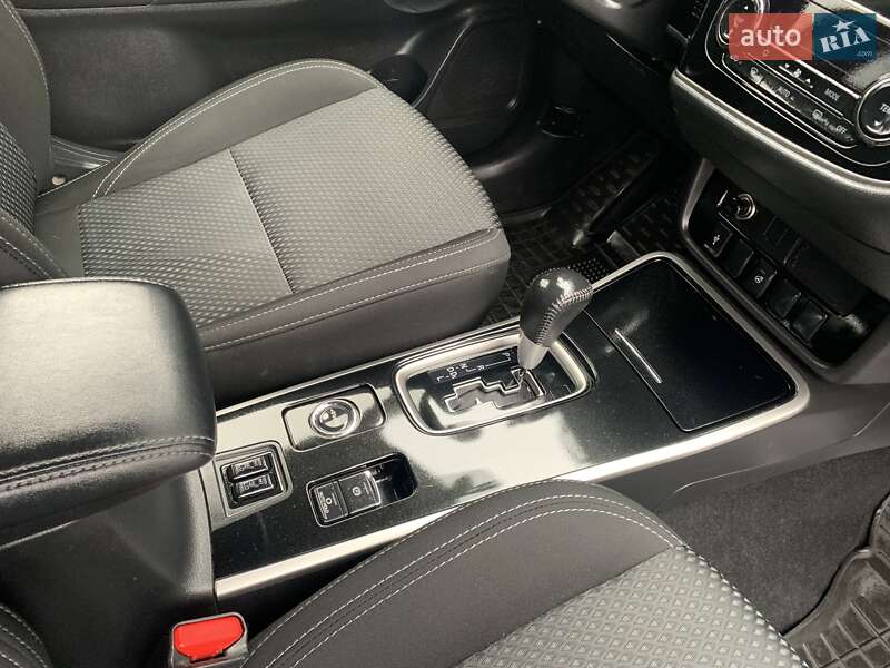 Внедорожник / Кроссовер Mitsubishi Outlander 2018 в Киеве фото 87 Внедорожник / Кроссовер Mitsubishi Outlander 2018 в Киеве