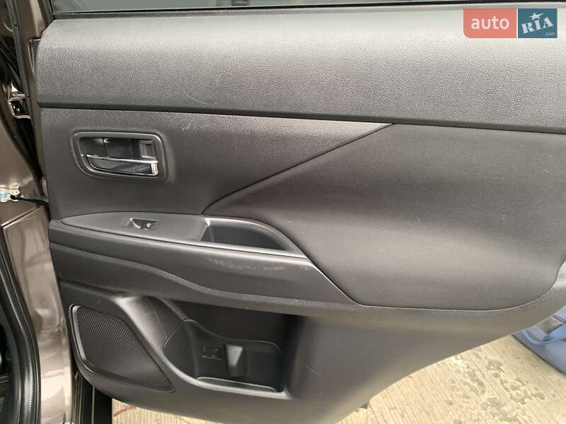 Внедорожник / Кроссовер Mitsubishi Outlander 2018 в Киеве фото 124 Внедорожник / Кроссовер Mitsubishi Outlander 2018 в Киеве