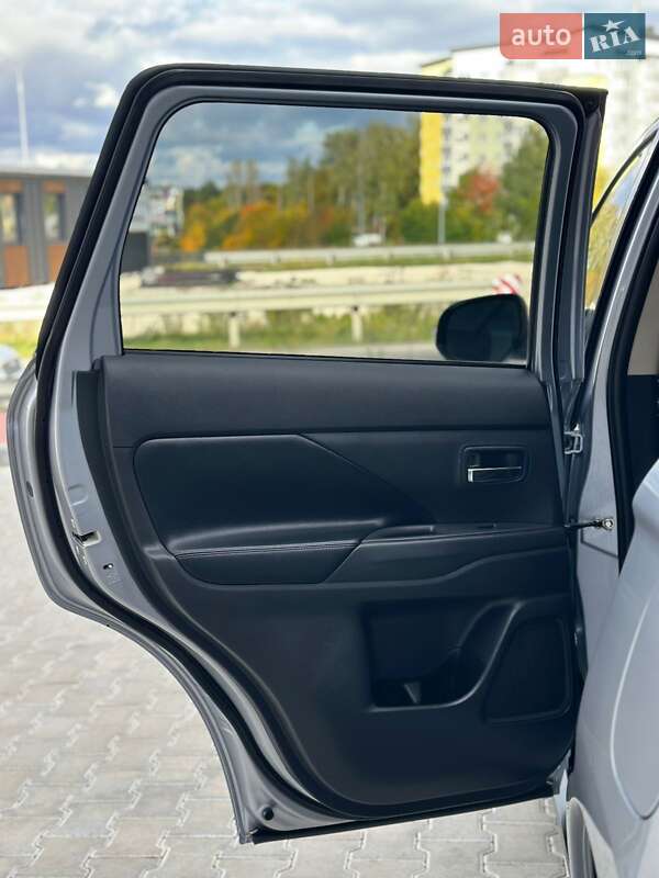 Позашляховик / Кросовер Mitsubishi Outlander 2013 в Тернополі фото 15 Позашляховик / Кросовер Mitsubishi Outlander 2013 в Тернополі