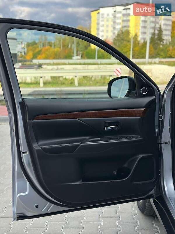 Позашляховик / Кросовер Mitsubishi Outlander 2013 в Тернополі фото 37 Позашляховик / Кросовер Mitsubishi Outlander 2013 в Тернополі